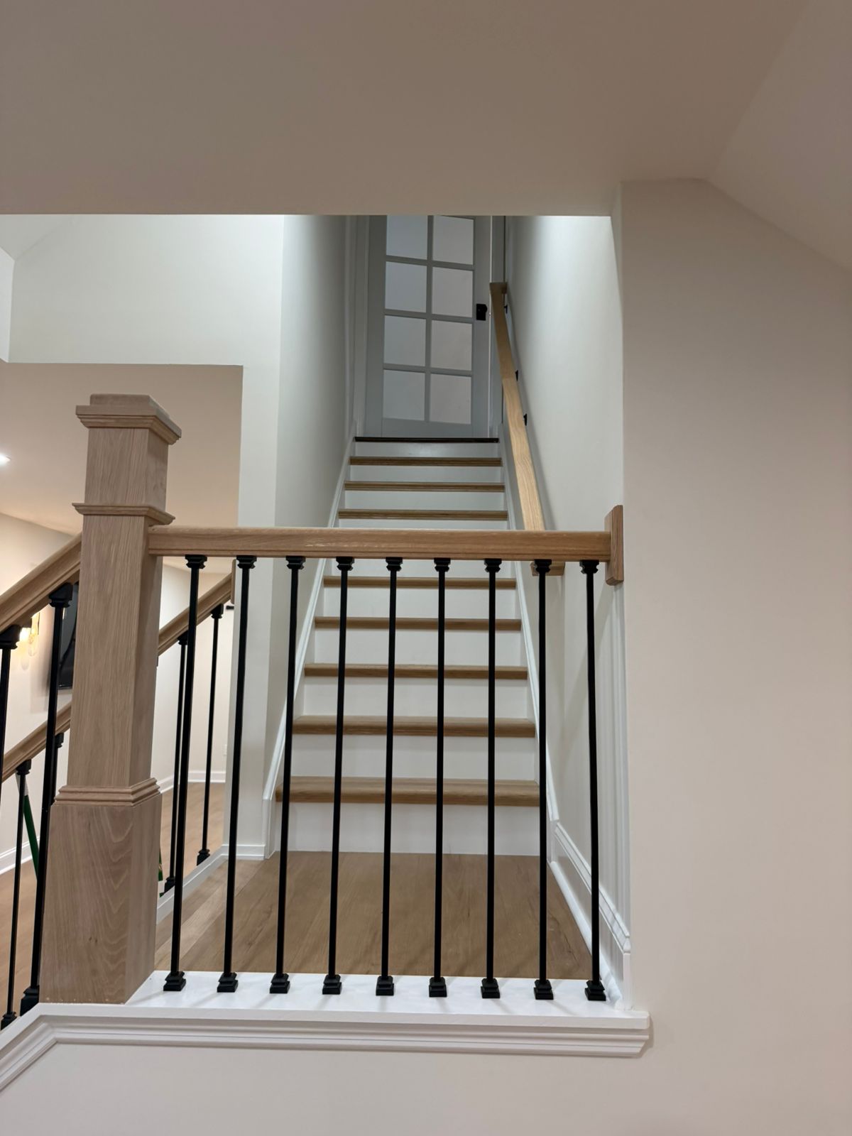 Escaleras terminadas con madera de roble